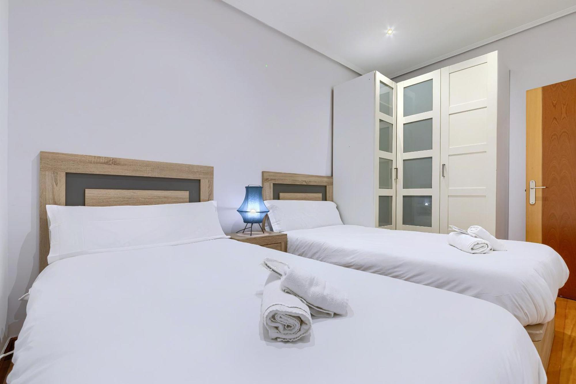 Appartamento Ayuntamiento Cerca Del Casco Viejo & Parking Bilbao Esterno foto