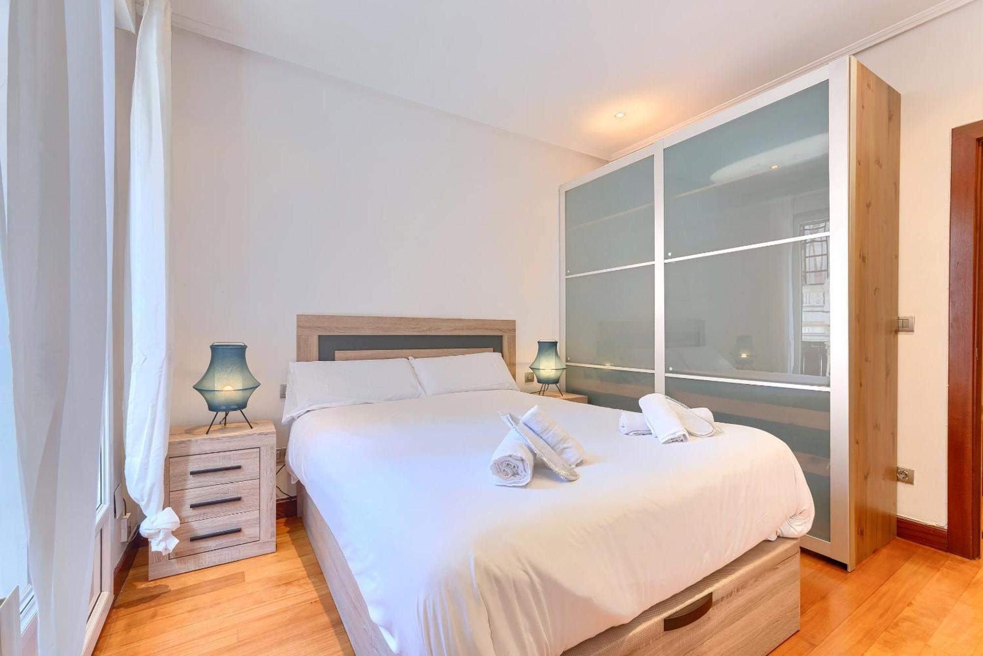 Appartamento Ayuntamiento Cerca Del Casco Viejo & Parking Bilbao Esterno foto