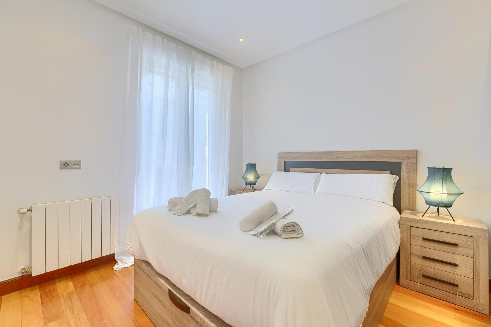 Appartamento Ayuntamiento Cerca Del Casco Viejo & Parking Bilbao Esterno foto